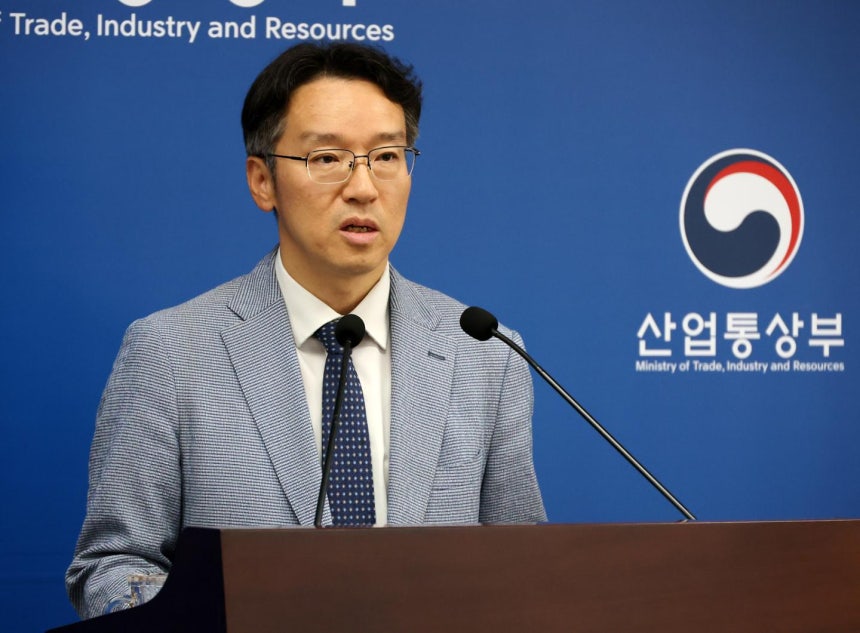 남명우 산업통상부 투자정책관이 3일 세종시 정부세종청사에서 2026년 상반기 외국인 직접 투자 동향 브리핑을 하고 있다.세종=뉴시스