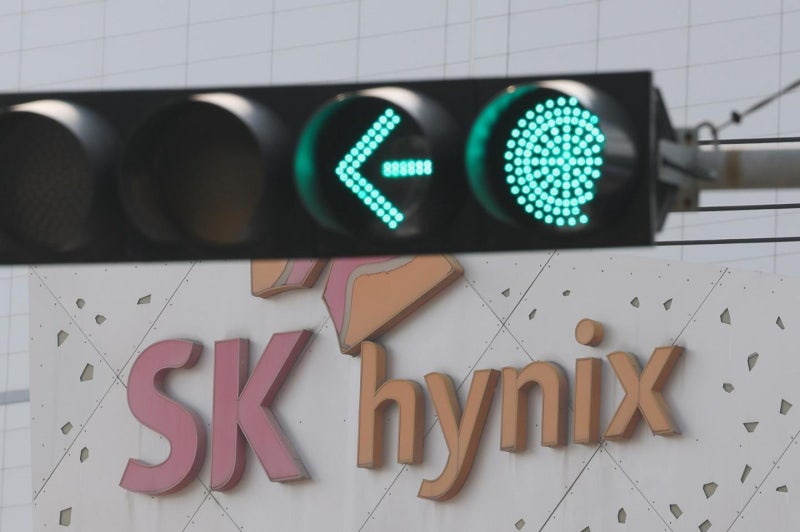 블룸버그 "SK하이닉스 美 ADR 상장 수수료율 0.5% 검토"