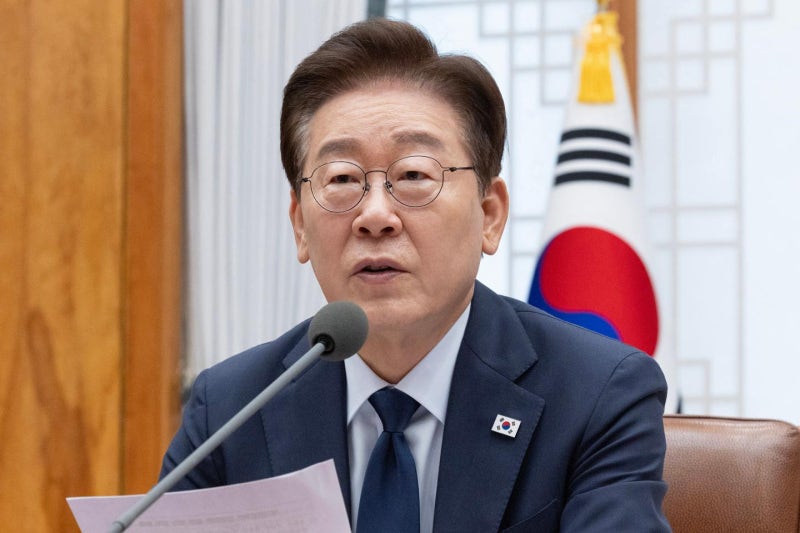 이 대통령 "협조는 못해도 방해는 않길"... 메가프로젝트에 속도전 주문