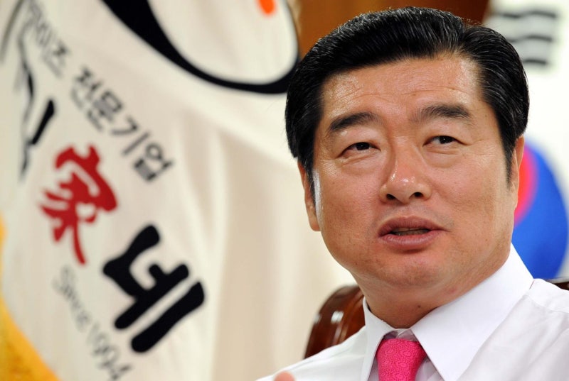 '김가네' 일군 김용만 회장의 추락, 성폭력 유죄 이어 수억 횡령