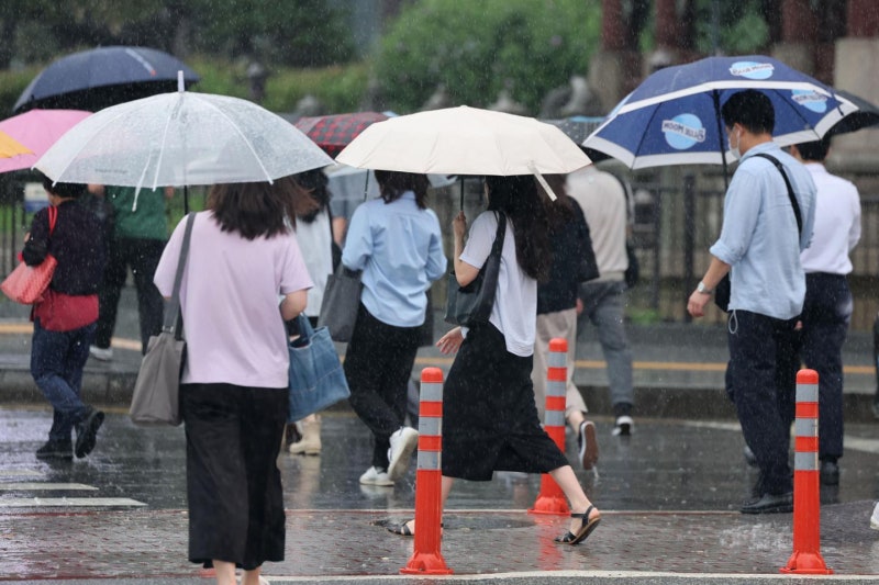 내일까지 전국 최대 200㎜ 장맛비… 10일 이후 찌는 듯한 '폭염'