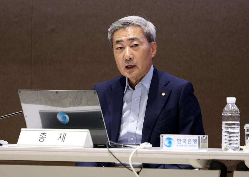 신현송 한국은행 총재가 17일 서울 중구 한국은행에서 열린 '물가안정목표 운영상황 점검' 기자설명회에서 모두발언을 하고 있다. 뉴시스