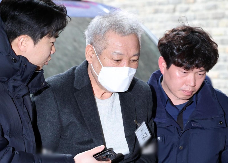 '통일교 청탁' 건진법사 전성배 징역 5년 확정…정치자금법은 무죄