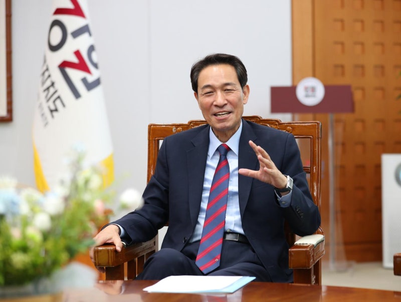 우상호 강원지사 "30조 AI 데이터센터 유치… 대전환 시작됐다" [인터뷰]