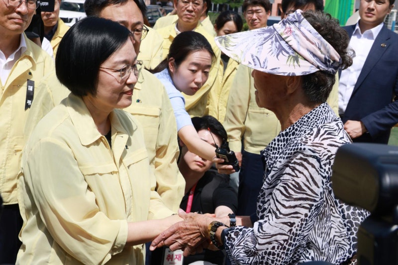 한성숙 <b>총리</b>, 충북 청주 <b>방문</b>해 집중호우 <b>현장</b> 점검