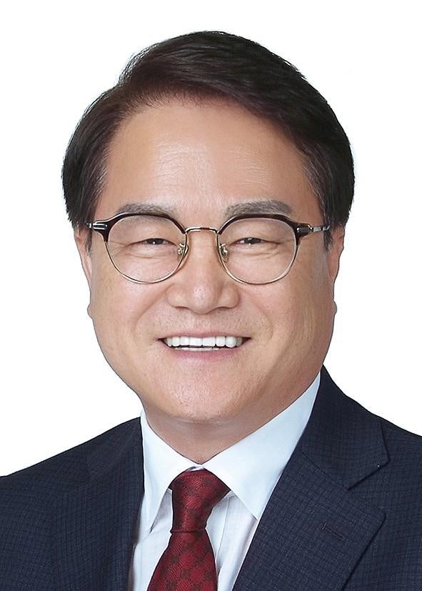 [속보] 김하수 전 청도군수, 야산서 숨진 채 발견… '인사 비위' 수사 중