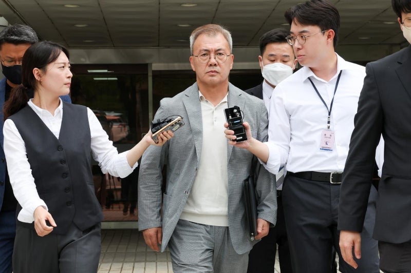 [속보] '내란 가담' 의혹 <b>강호필</b> 전 지작사령관 <b>구속영장 기각</b>