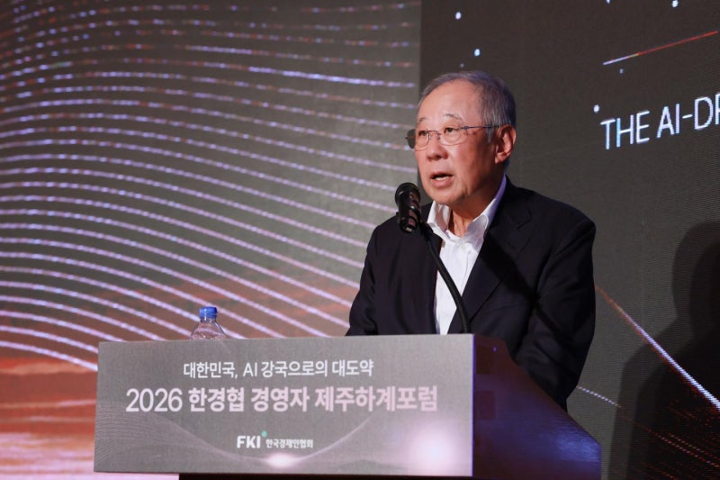 류진 한경협 회장 "AI는 단순한 도구 아닌 인류가 적응해야 할 환경"