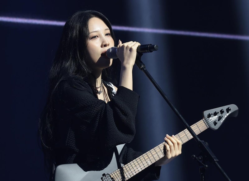 권진아 "얼굴·몸매·목소리 다 싫었다"… 록으로 풀어낸 자기혐오