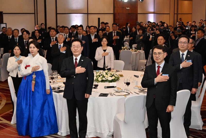 李 "<b>칠레</b>, 한국 첫 FTA 파트너... 가능성 알아봐 준 고마운 나라"