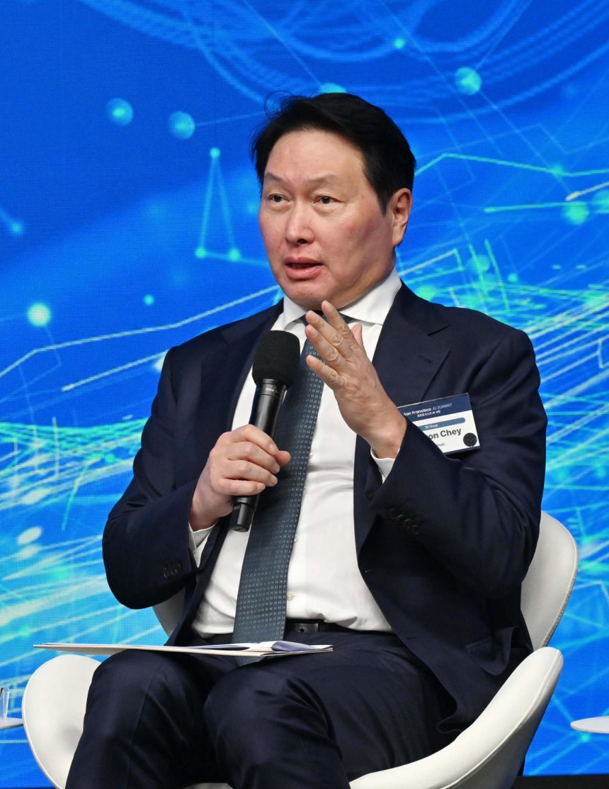 "팔지 말라"던 최태원, 주가 급락에 직접 나섰다… SK하닉 주식 48억 원어치 매수