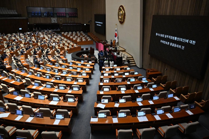 '검찰의 직접 수사권' 72년 만에 역사 속으로... 與, 형소법 개정안 처리