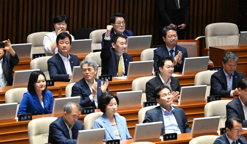 3주 만에 '검수완박' 마침표 찍은 민주당… 개혁의 늪 빠져나와 민생 향할까