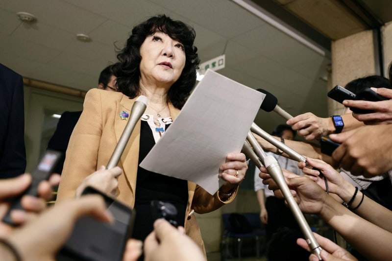 日재무장관 "미일, 엔저 추가 개입 주저 안 해"…엔화 가치는 급등