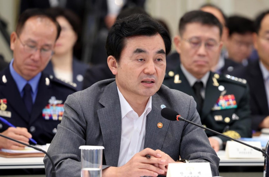 안규백 국방부 장관이 5일 청와대 영빈관에서 열린 외교부, 통일부, 국방부, 국가보훈부에 대한 부처 업무보고에서 보고를 하고 있다. 뉴시스