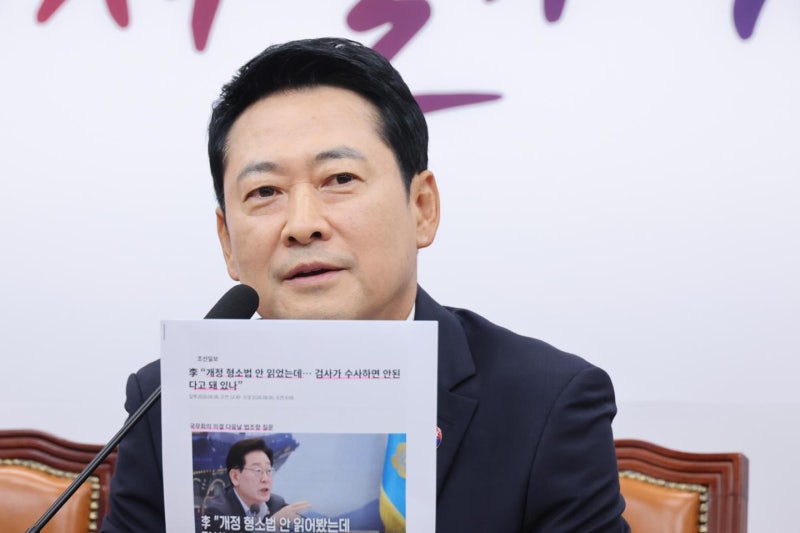 "대통령 맞나" 장동혁, 형소법 안 읽어봤다는 李에 "역대급 망언" 맹공