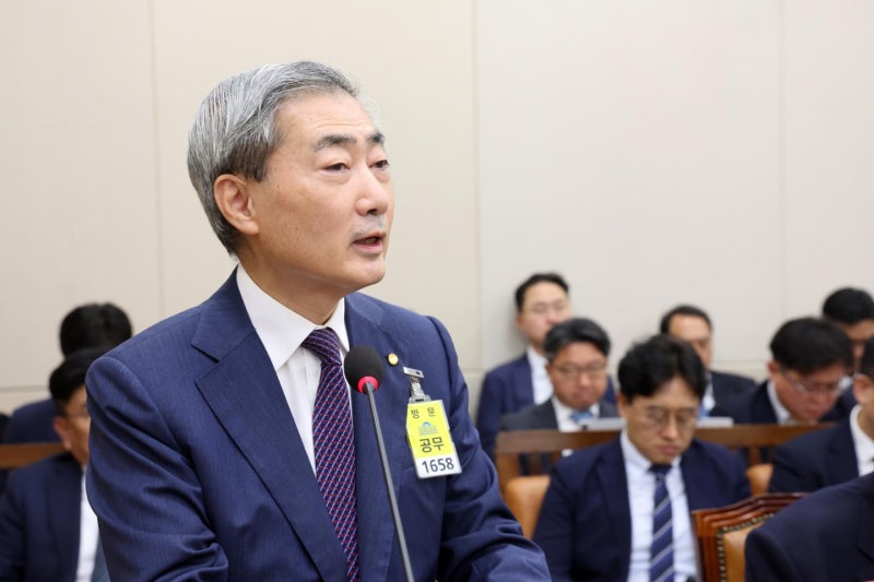 "증시 급락에 '백투백' 부담" Vs. "근원 물가 상승"... 팽팽한 금리 전망