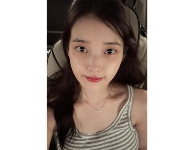 "열심히 살고 있음" 아이유 , 근황 전하며 장기하 노래 선곡