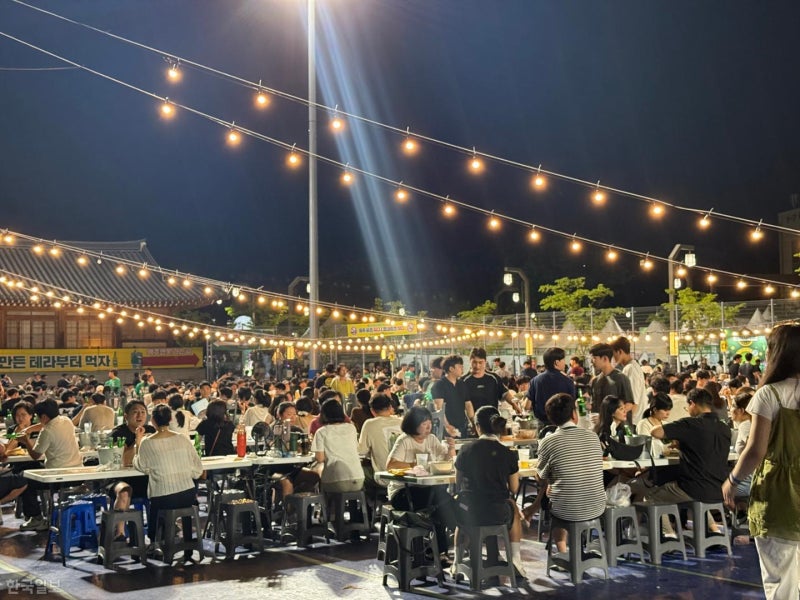 [현장] "당일 생산된 테라로 열대야 날린다"… 전주가맥축제 가봤더니