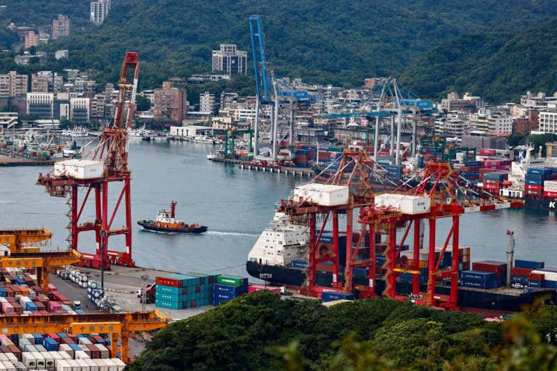 [단독] "고연봉 아빠 뒤엔 독박 육아"… 대만, '반도체 신화' 그늘 들여다본다
