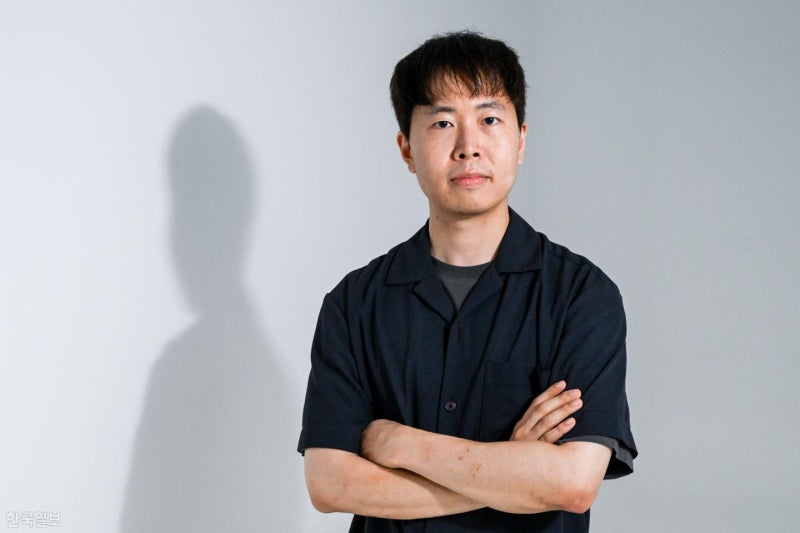 교도소에서 누가 돌아왔게… 돌연 절필했던 '시인'이 돌아왔다