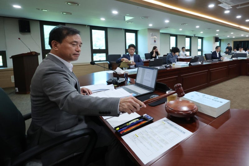 <b>방미통위</b>, 3년 끈 구글·애플 '앱 마켓 갑질' 규제 조만간 결론