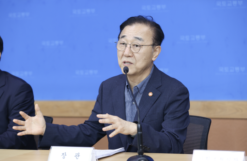 <b>국토</b>부 <b>장관</b> "용산공원 <b>공급</b> 검토… 공공기관 이전은 서울 잔류 '0' 목표...