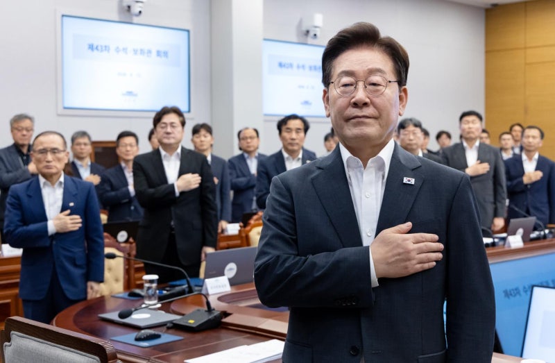 [사설] 이 대통령, '임기 단축 포함한 개헌' 의지...국회 조속한 논의를