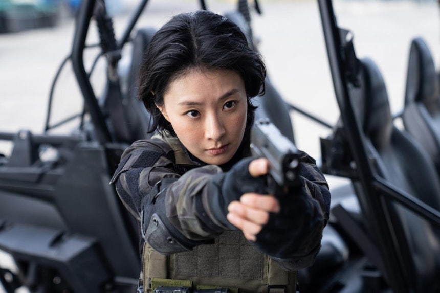 '킬러들의 쇼핑몰' 시즌2에서 글로벌 용병조직 바빌론의 일본지사 소속 S급 킬러 큐(현리).디즈니플러스 제공