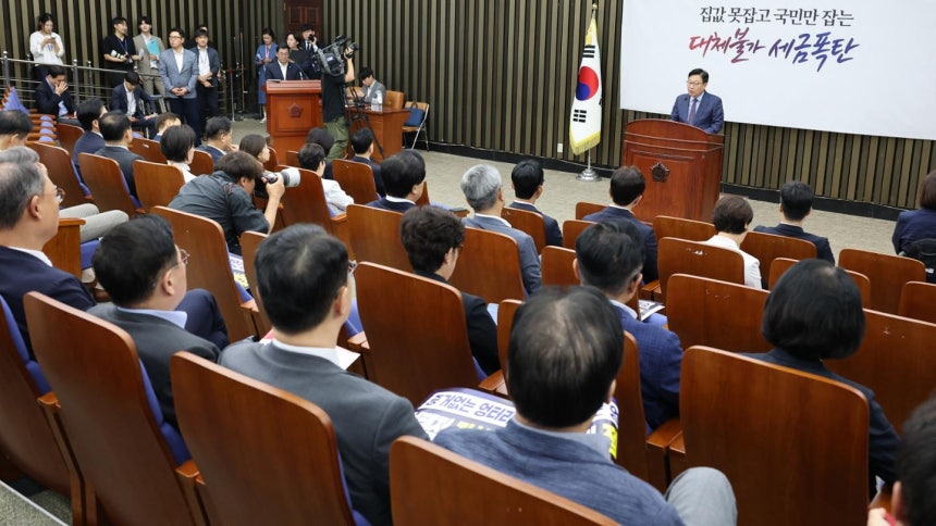 정점식 국민의힘 원내대표가 21일 국회에서 열린 의원총회에서 발언하고 있다. 연합뉴스
