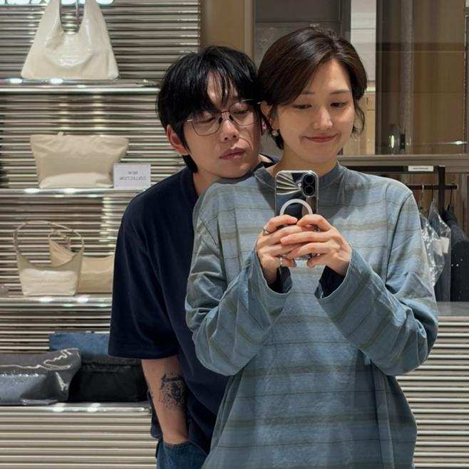 "꽤 친함" <b>권정열</b>·<b>김윤주</b>, 13년 차 부부의 보기 드문 '<b>럽스타</b>'