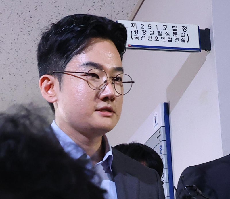 "녹차라테처럼 색 남는 걸로…" 정이한 피습 자작극, 대사·동선까지 짰다