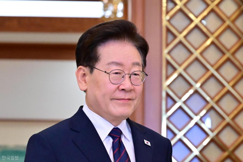 [36.5˚C] 李 지지율 하락이 언론 탓? 신뢰 탓!