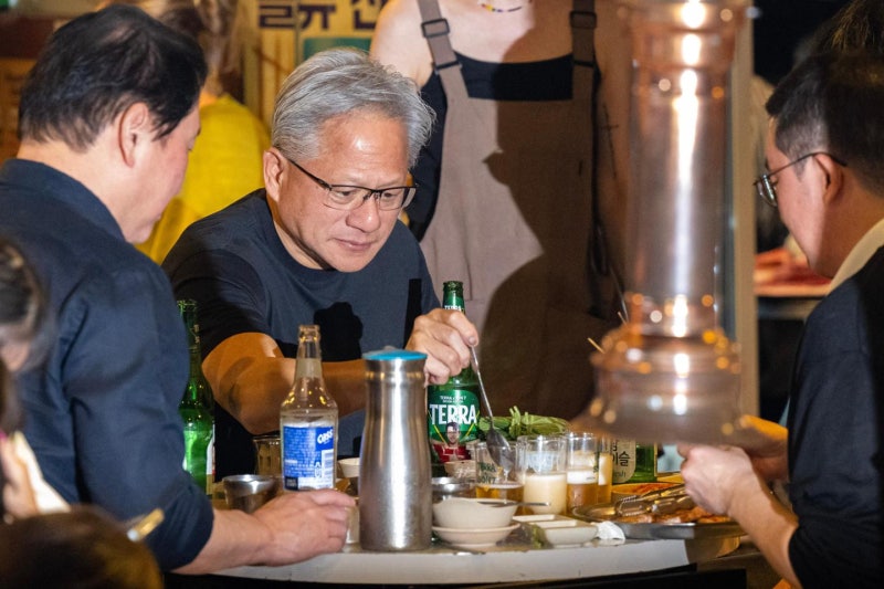 "없어서 못 판다" 엔비디아의 자신감… 'AI 메모리 슈퍼사이클' 지속