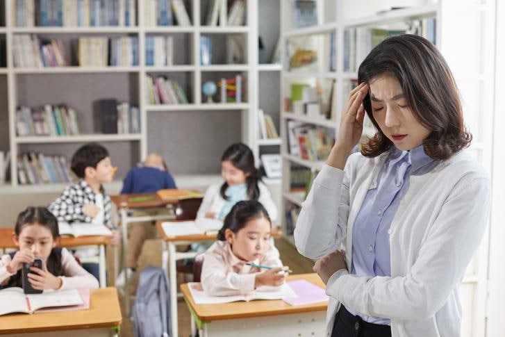 "학부모 전화 끊어라"...日 '교사 괴롭힘'에 가이드라인 마련