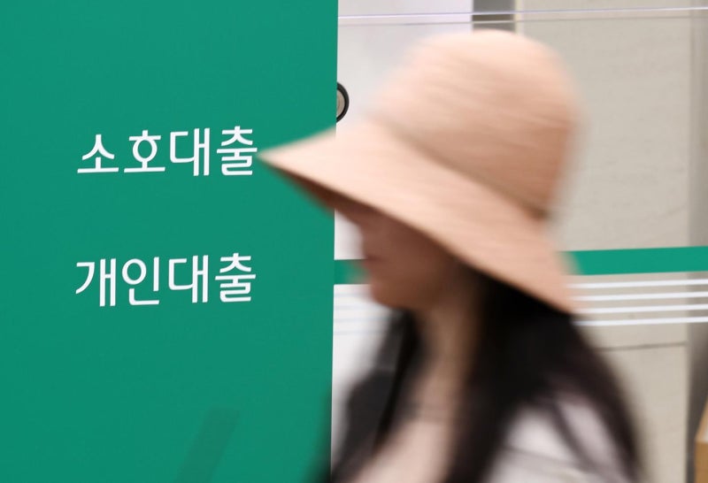 정부는 800조+α 풀고, 한은은 죄고…재정·통화정책 엇박자 우려