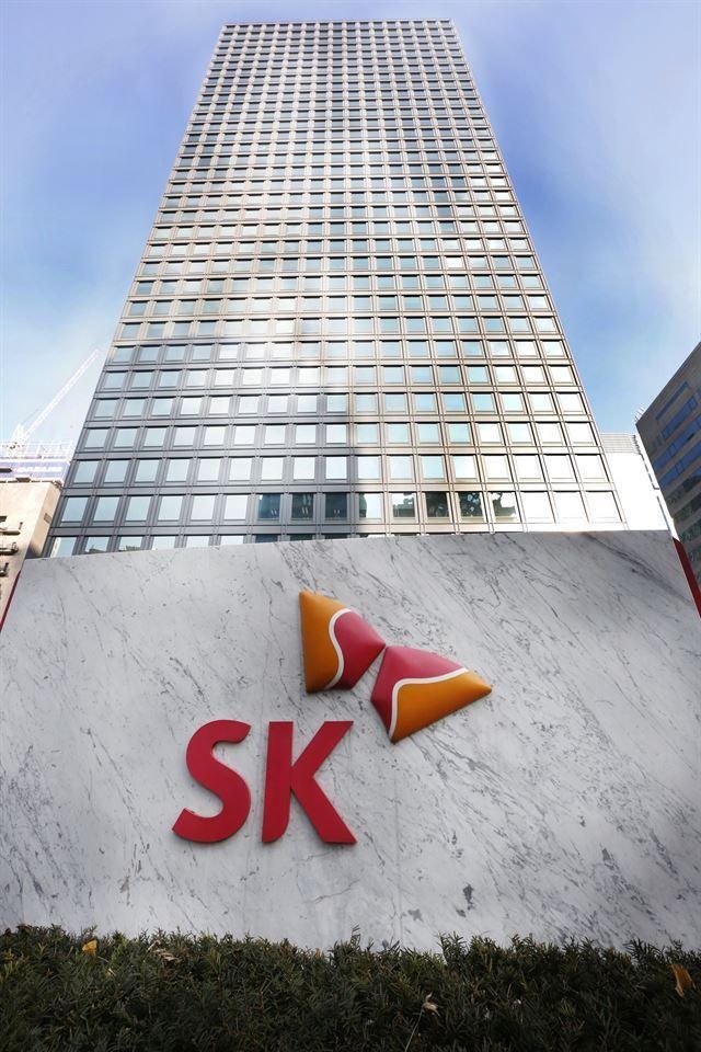 SK그룹, 남부 집중호우 피해 복구에 20억원 기탁... 자원봉사 키트도 전달