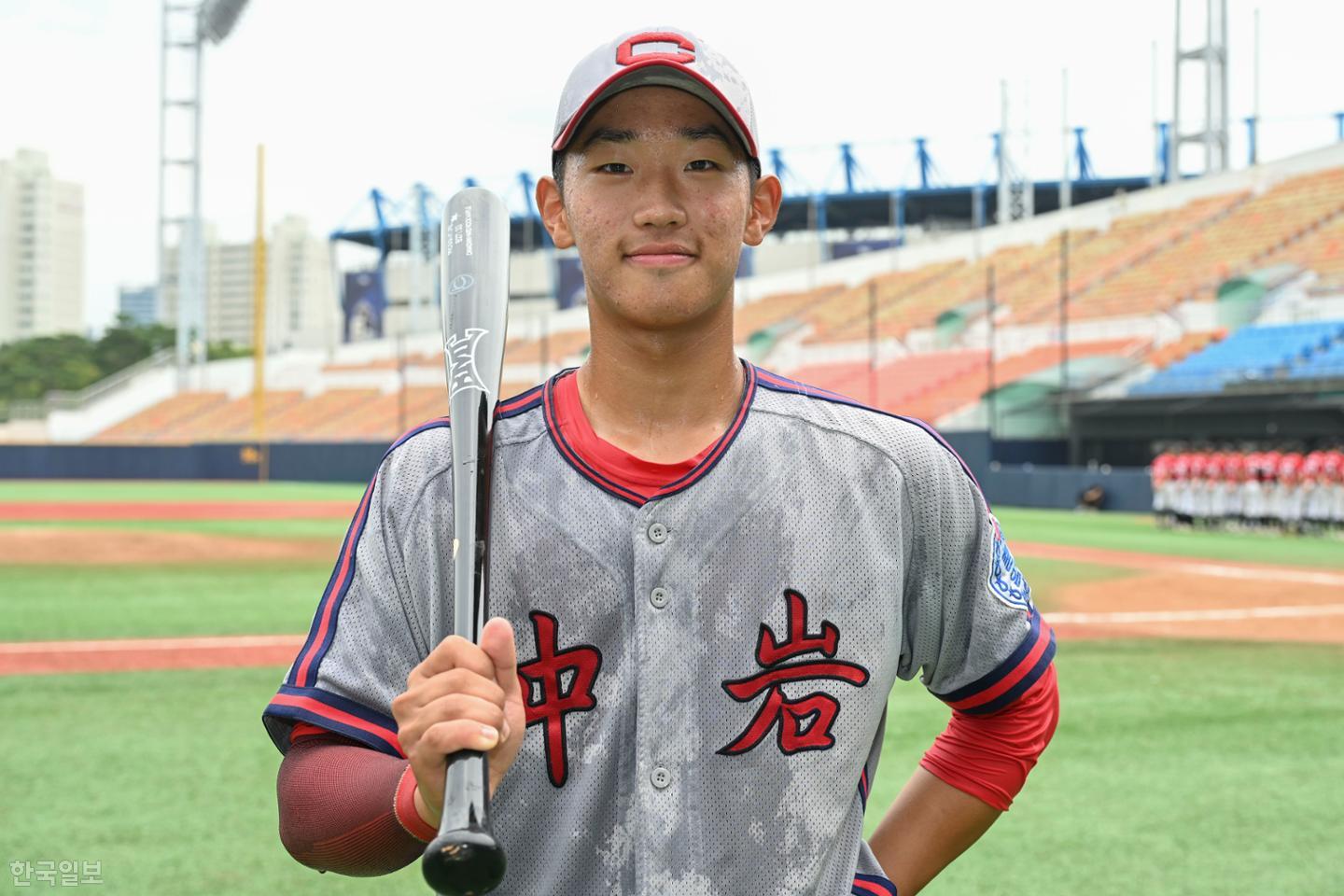 대회 MVP 충암고 오유찬 "내년에는 2관왕 아닌 4관왕 하겠다" [봉황대기]