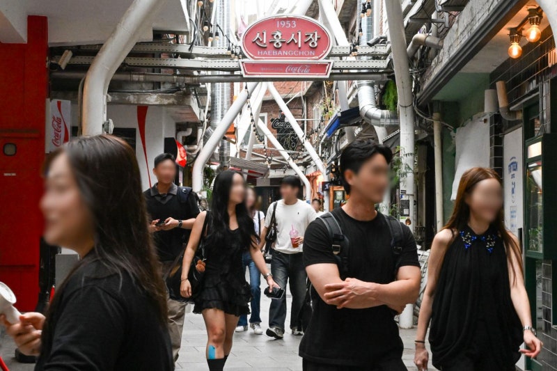 '유령 시장'이 '핫플' 된 비결은… 신흥시장엔 임대료 걱정·텃세 없었다