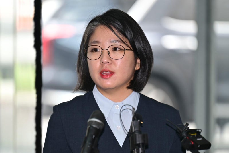 "가족여행에 공항 귀빈실 이용"… <b>용혜인</b>, <b>직권남용</b> 고발당했다