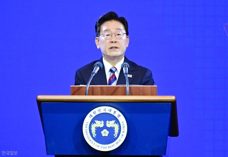 '북미대화 관여 의지' 밝힌 이 대통령... "한반도 평화 주역은 우리"