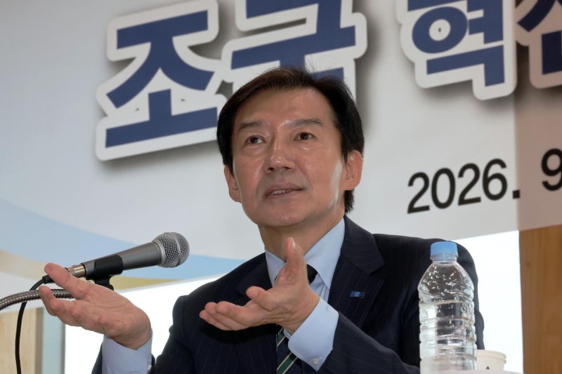 "李, 2심 유죄 가능성" 이어 부동산 세제 때린 조국... 왜 이러나