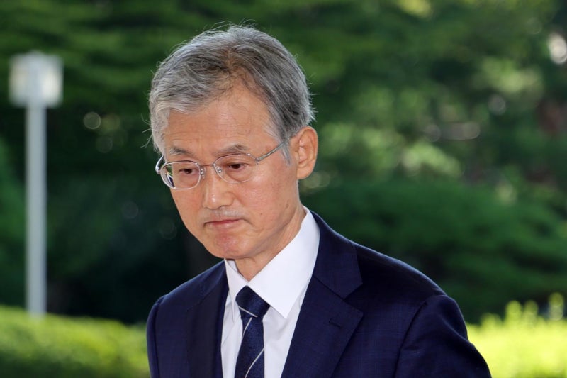 업무 복귀한 <b>조희대</b> "<b>대법관 재제청</b>, 경과 듣고 입장 밝히겠다"