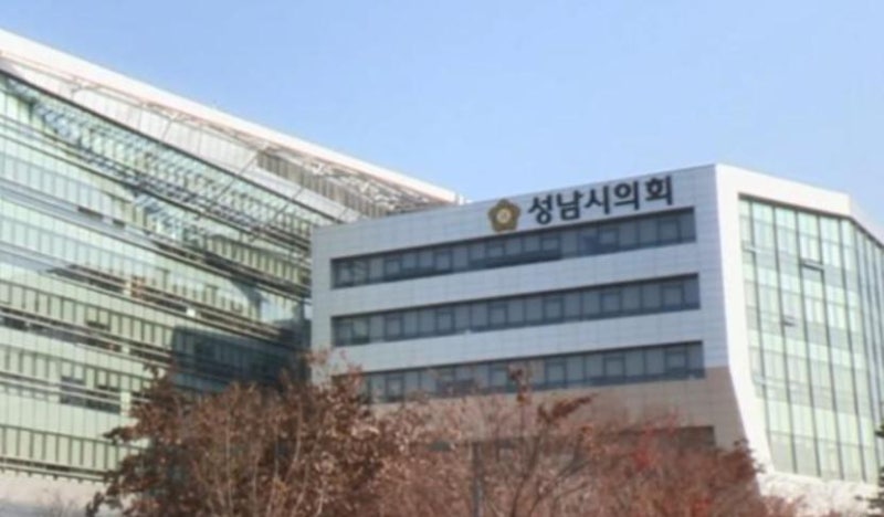 이 대통령 만든 '성남 청년기본소득' 본회의 가결... 집행까지는 난항