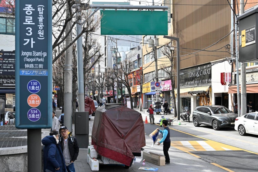 지난해 3월 13일 서울 종로구 종로3가역 앞 거리 모습. 정다빈 기자