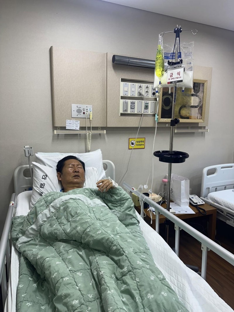 <b>정청래</b> "사흘째 <b>입원</b> 중… 넘어지면 발밑 돌부리 보인다고 했다"