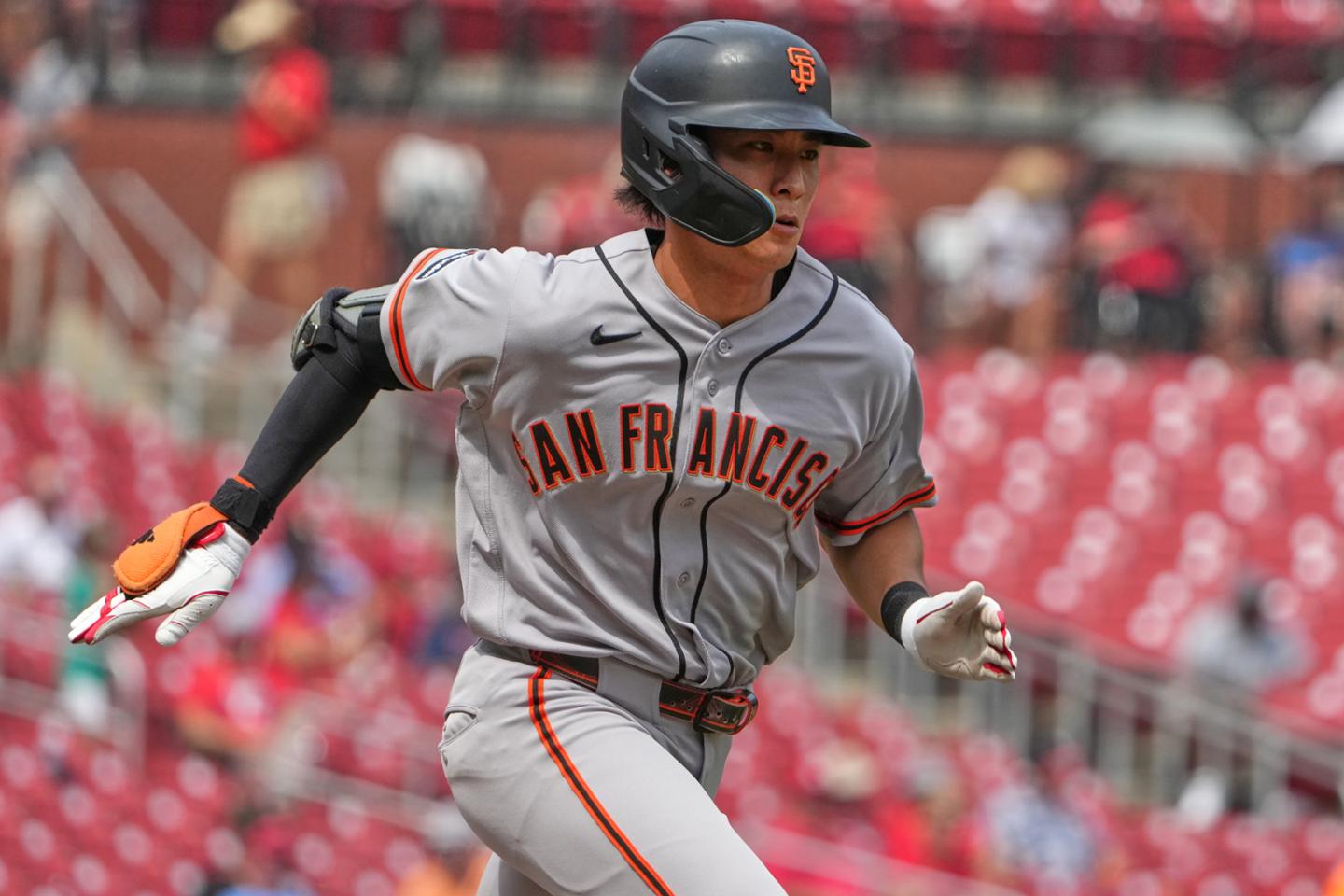 <b>이정후</b>, 시즌 <b>10호</b>포 쾅!...<b>MLB</b> 데뷔 첫 두 자릿수 <b>홈런</b>