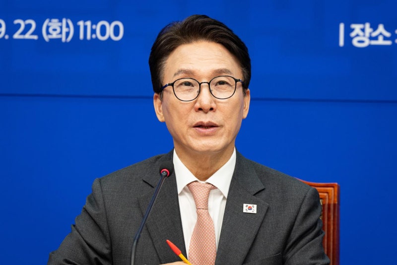 "친윤 논란 김지용 반대" 강경파에…<b>김민석</b> "공개 <b>반발</b>, 야당과 뭐가 다...