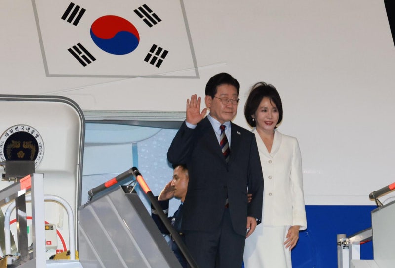 [속보] <b>이 대통령 멕시코 도착</b>...3박4일 국빈방문 일정 돌입