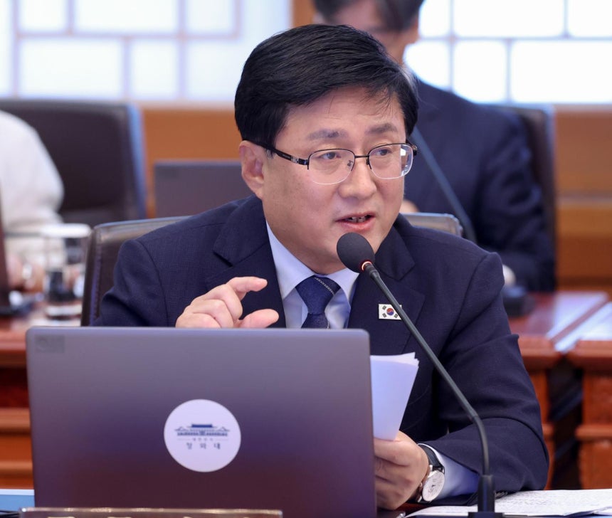 김성환 기후에너지환경부 장관이 29일 청와대에서 이재명 대통령이 주재한 국무회의에 참석해 발언하고 있다.청와대통신사진기자단